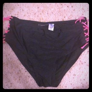 Great condition high waist bikini bottom.